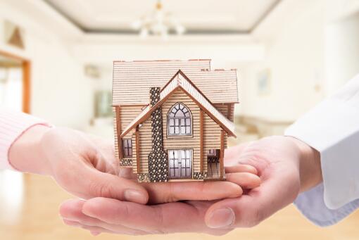 政府工作報告首提“長租房” 政策引領下的發展路徑與未來趨勢